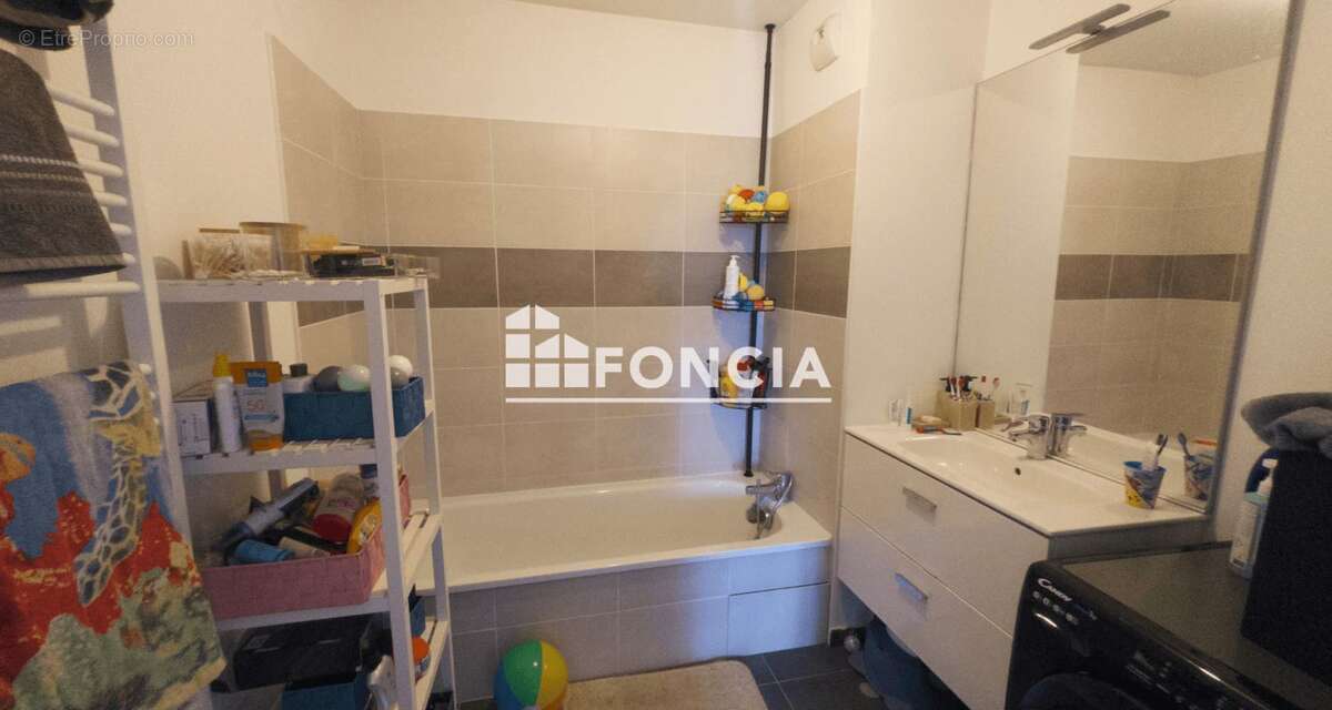 Appartement à DECINES-CHARPIEU