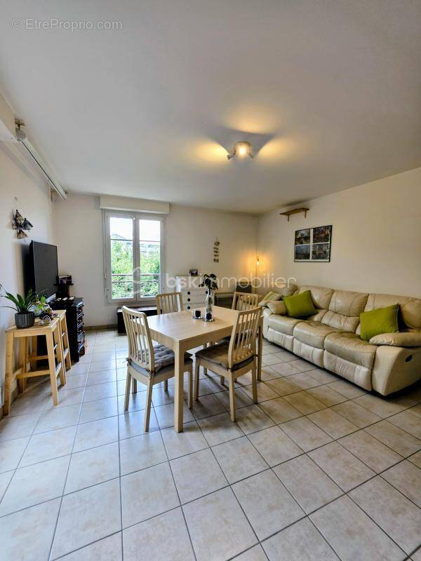Appartement à MAGNY-LE-HONGRE
