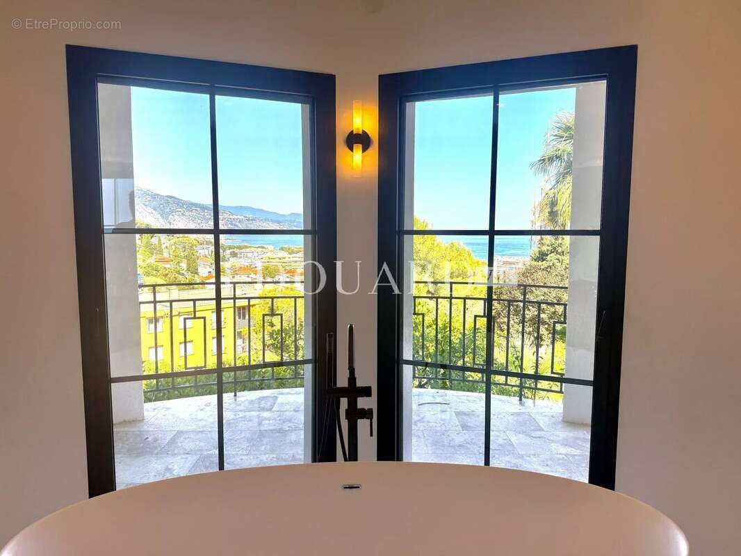 Superbe villa contemporaine avec piscine, une oasis de lumière au cœur de Roquebrune Cap Martin - photo 25