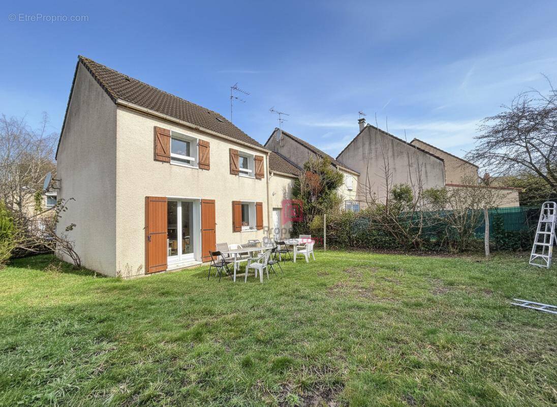 Maison à SAINTE-GENEVIEVE-DES-BOIS