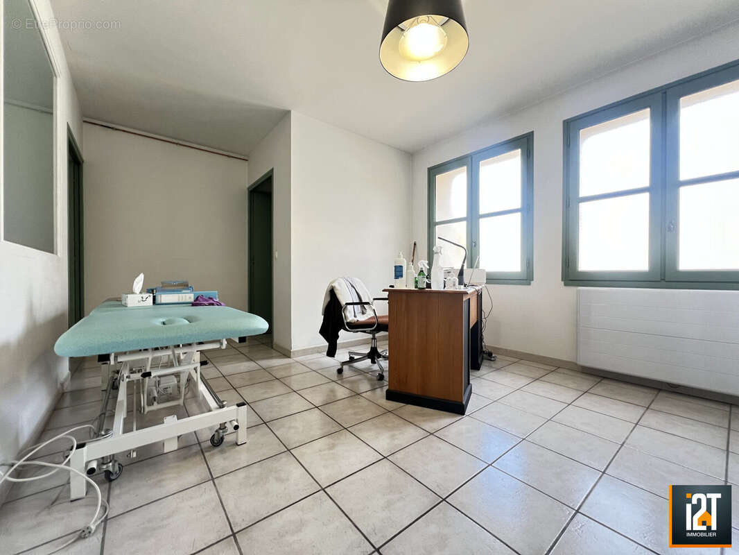 Commerce à SAINTE-ANASTASIE