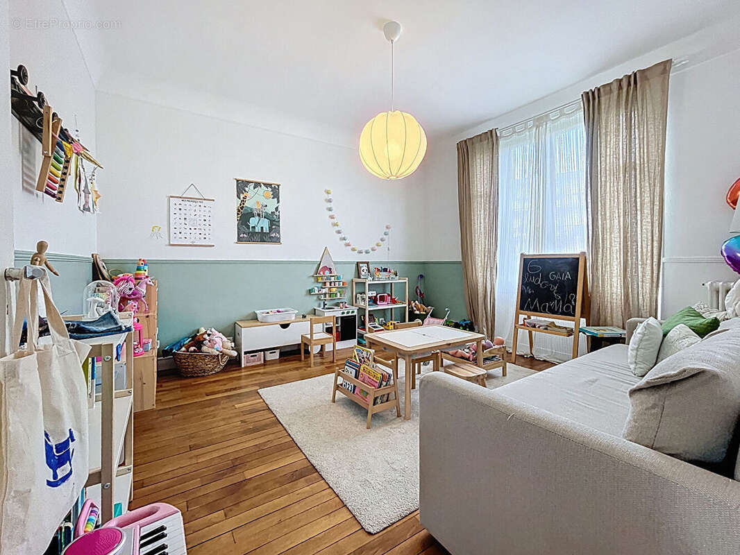 Maison à NEAUPHLE-LE-CHATEAU