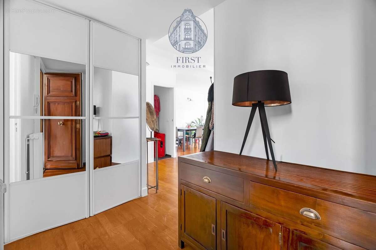 Appartement à PARIS-16E