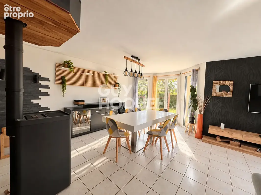 YSSAC LA TOURETTE - Plain pied 103 m2, 3 chambres, Piscine - photo 4