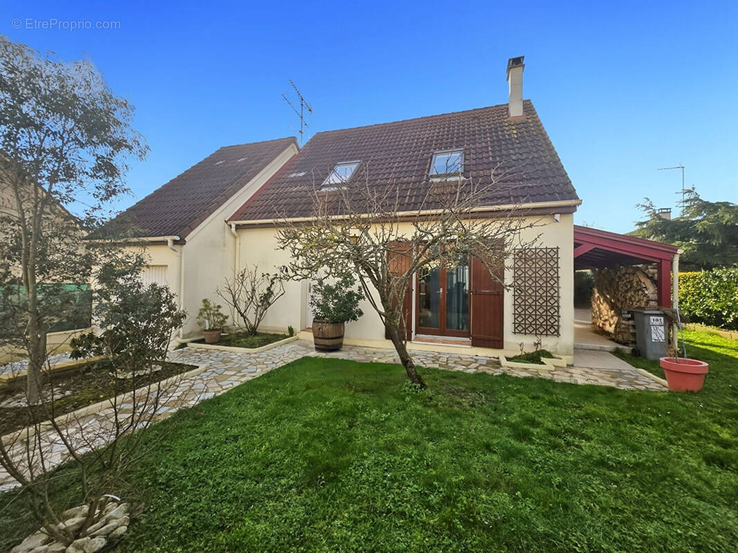 Maison à DAMMARIE-LES-LYS