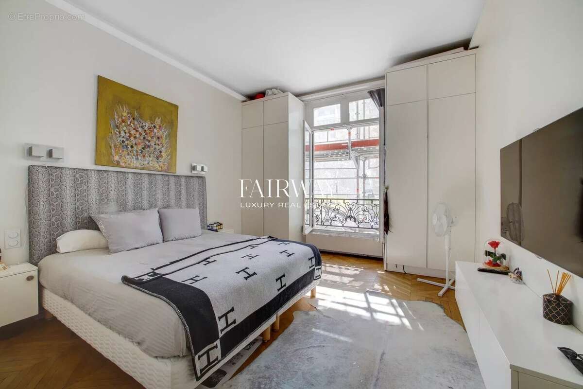 Appartement à PARIS-16E