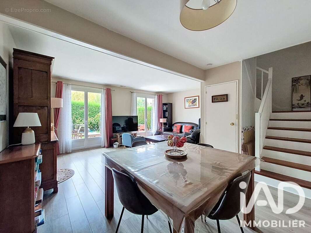 Photo 7 - Maison à LE MESNIL-SAINT-DENIS