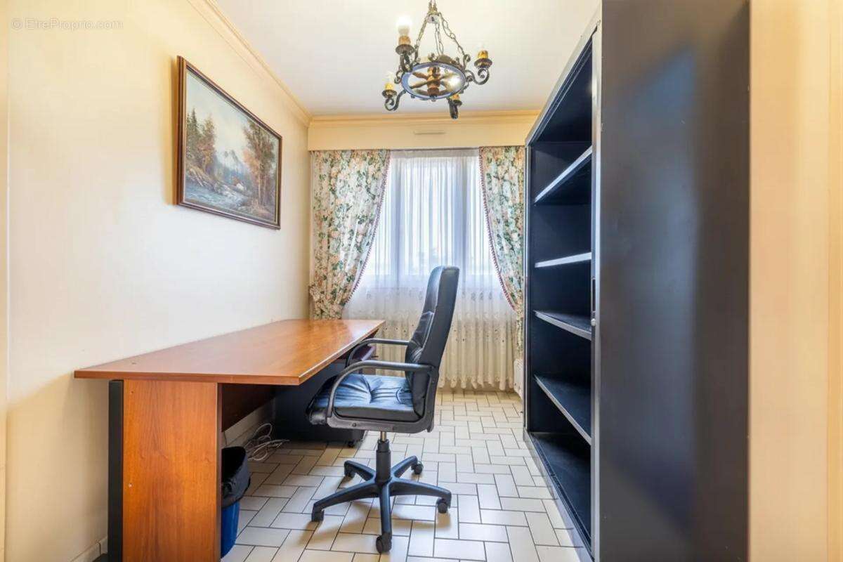 Maison de 9 pièces de 450 m² à Noisy-le-Sec - photo 11