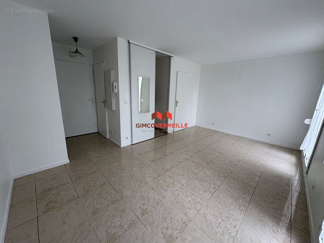 Appartement à VOISINS-LE-BRETONNEUX