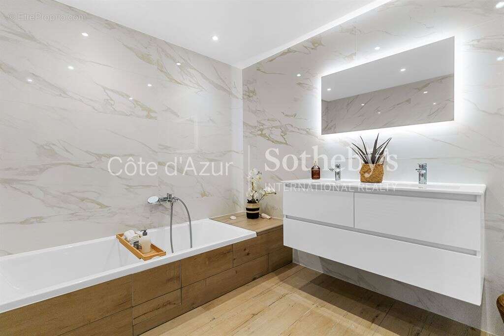Appartement à MANDELIEU-LA-NAPOULE