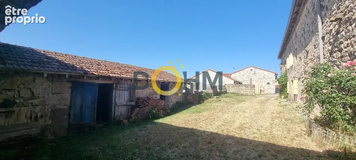 Corps de ferme avec 4 715 m2 de terrain clos, vue panoramique et plus de 480 m2 de dépendances - photo 11