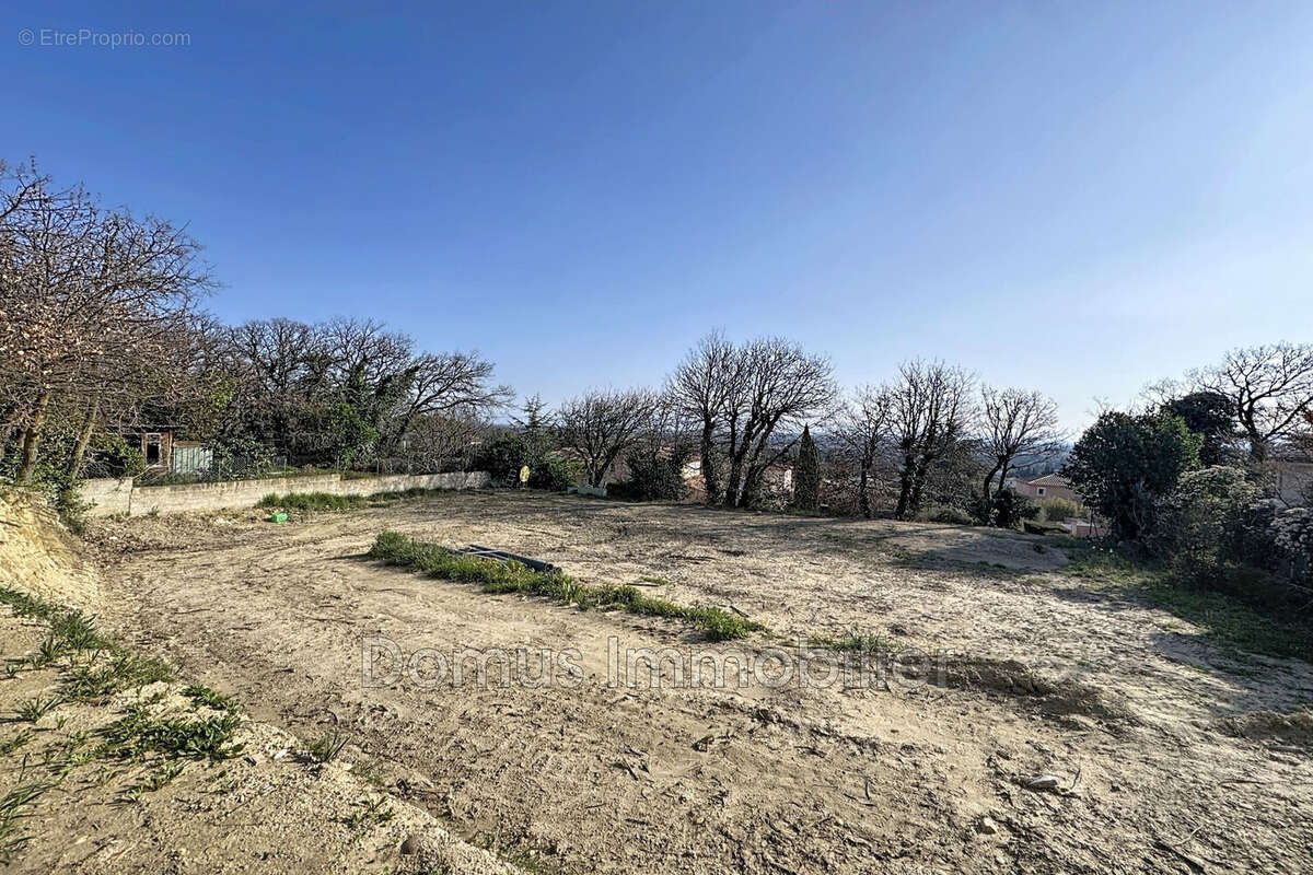 Terrain à CAUMONT-SUR-DURANCE