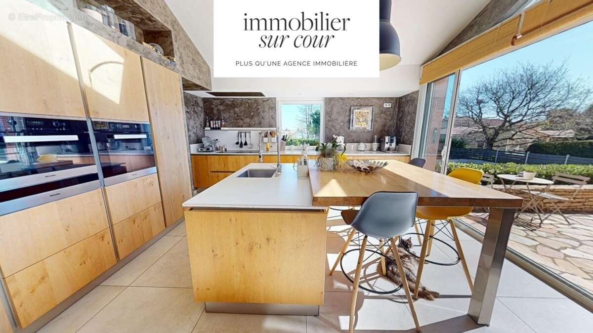 Maison à SAINT-GENEST-LERPT