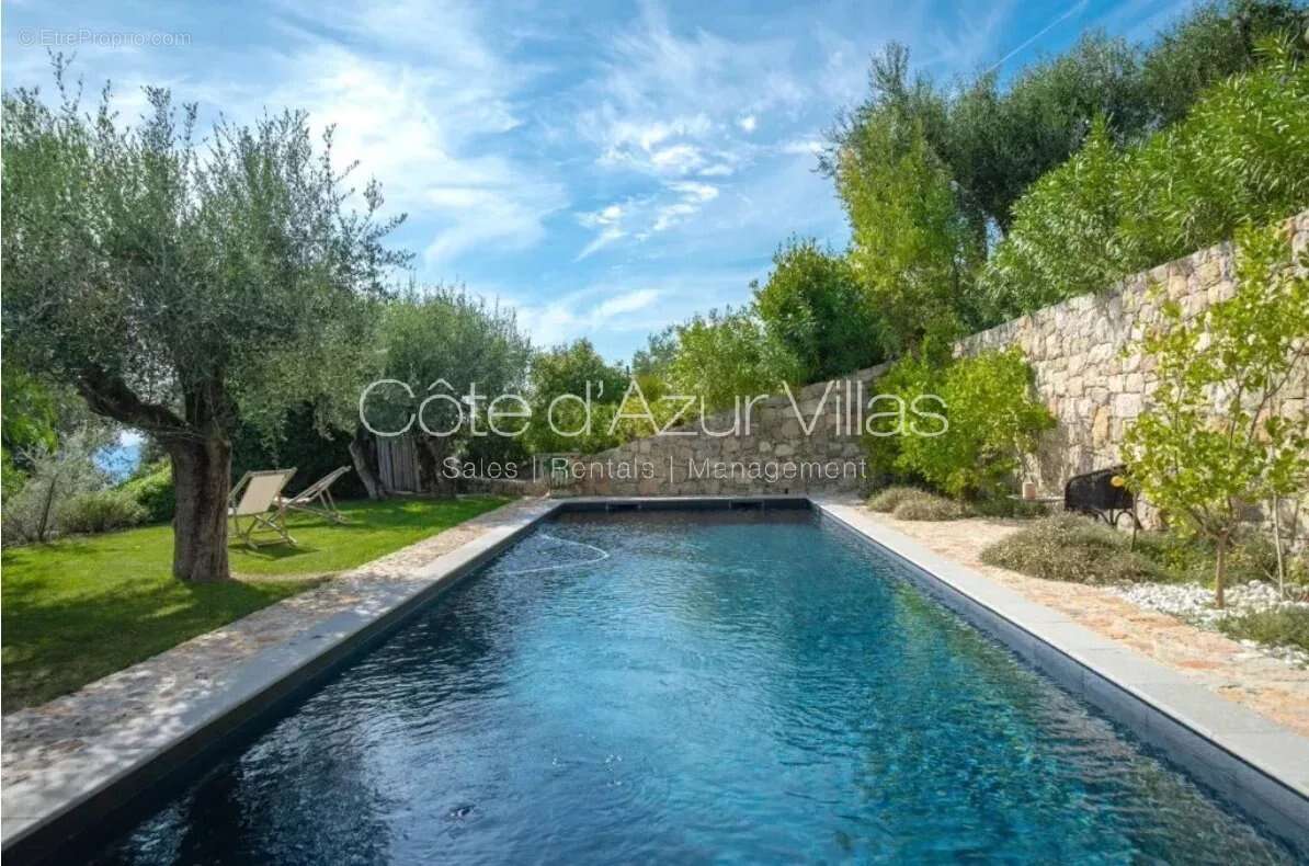 Maison à CHATEAUNEUF-GRASSE