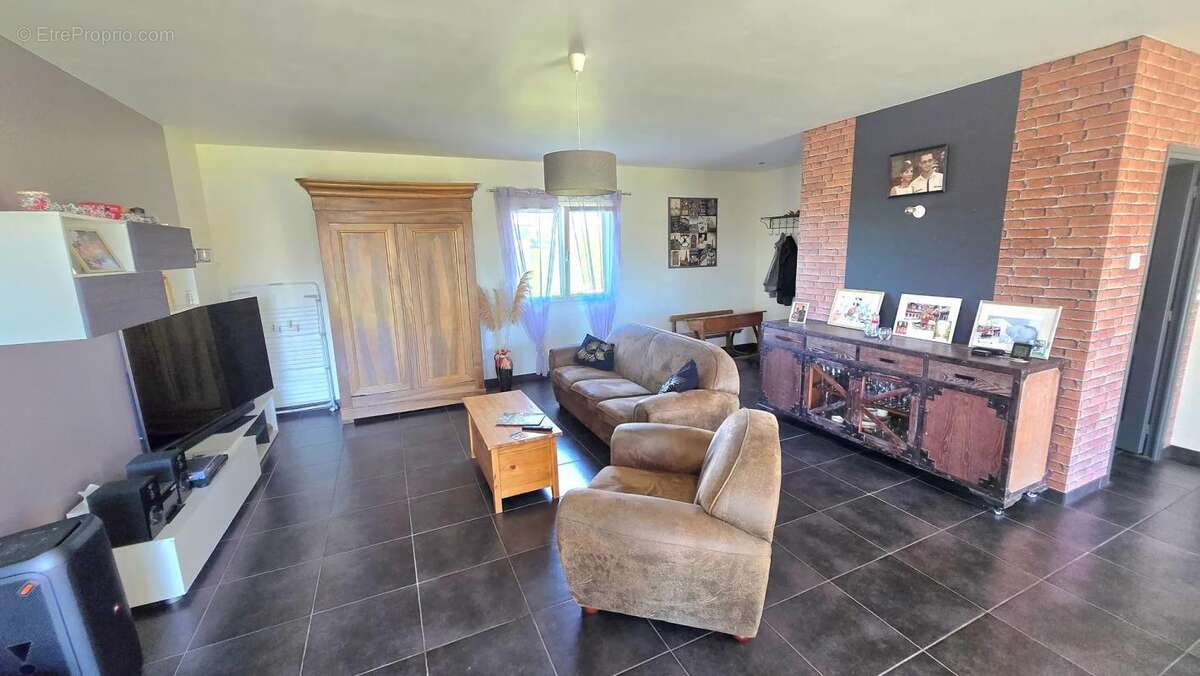 Maison à MONTAIGU-DE-QUERCY