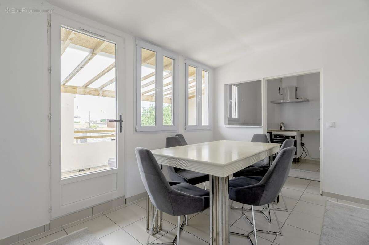 Appartement 240 m² à Cenon  - photo 3