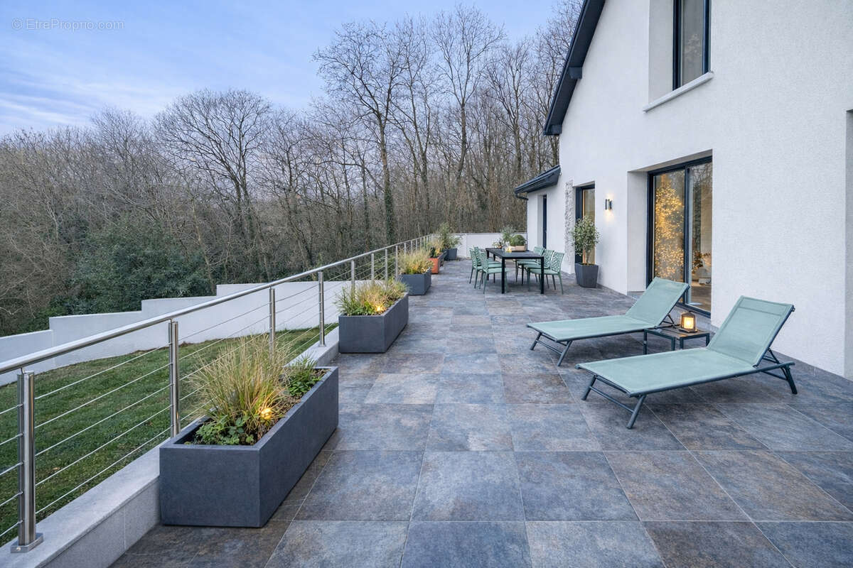 Maison à SAULX-LES-CHARTREUX