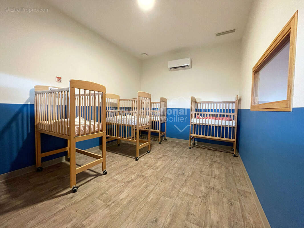 Local commercial (180m²) - Miramas - photo 8
