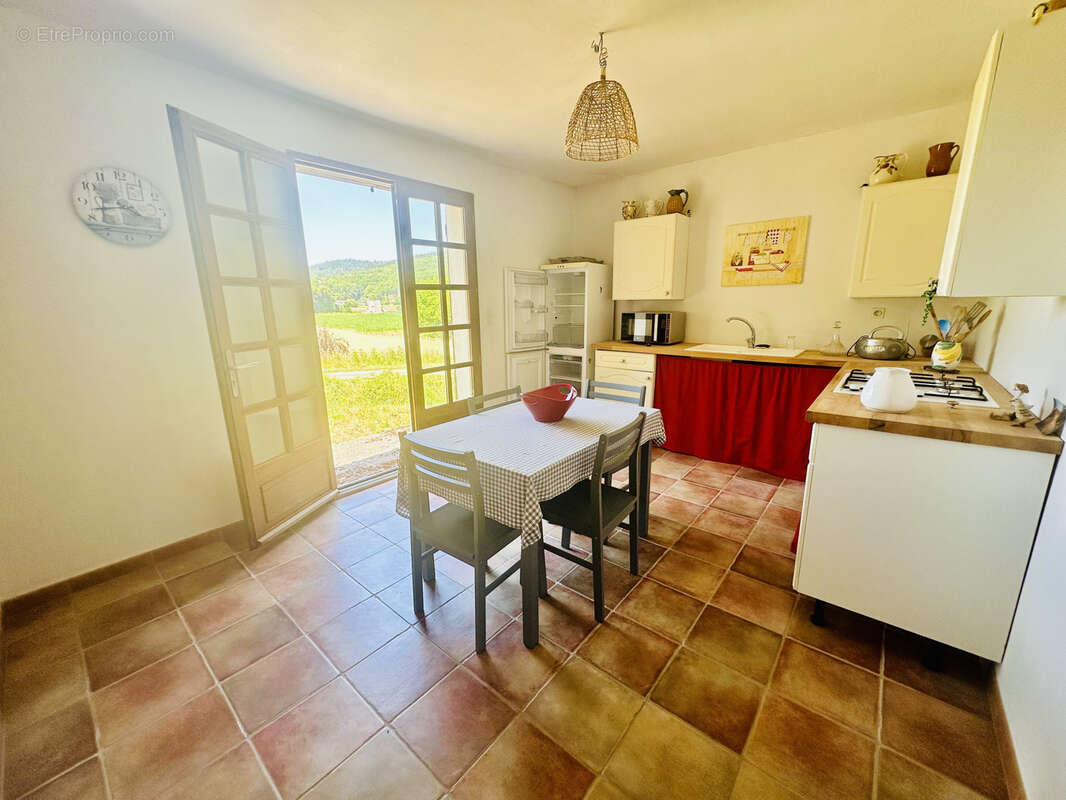 Maison à CENEVIERES