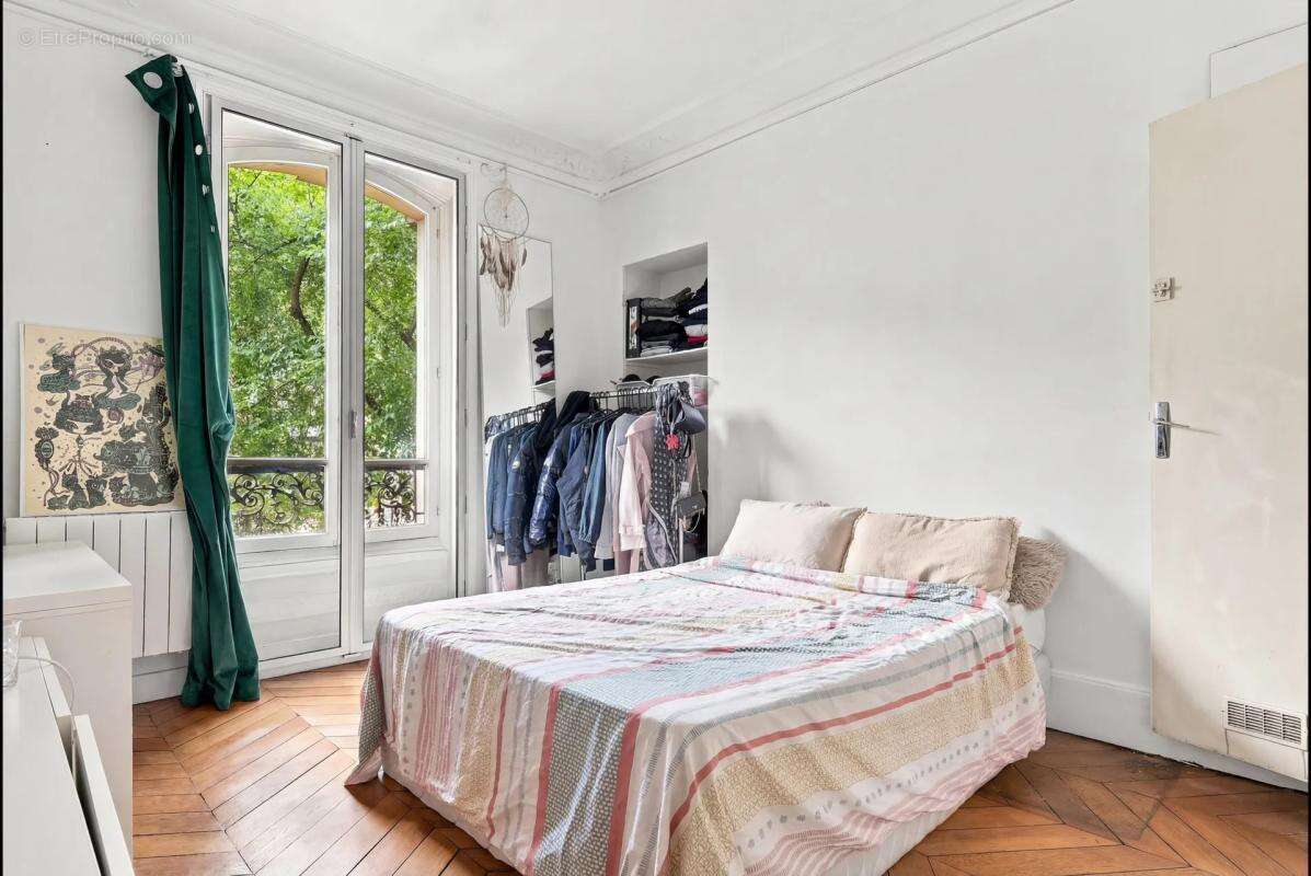 Triangle d'or du 10 eme : appartement familial à finir de rénover avec tout le charme de l'ancien - photo 7