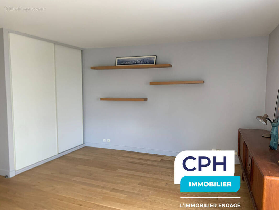 Appartement à COURBEVOIE