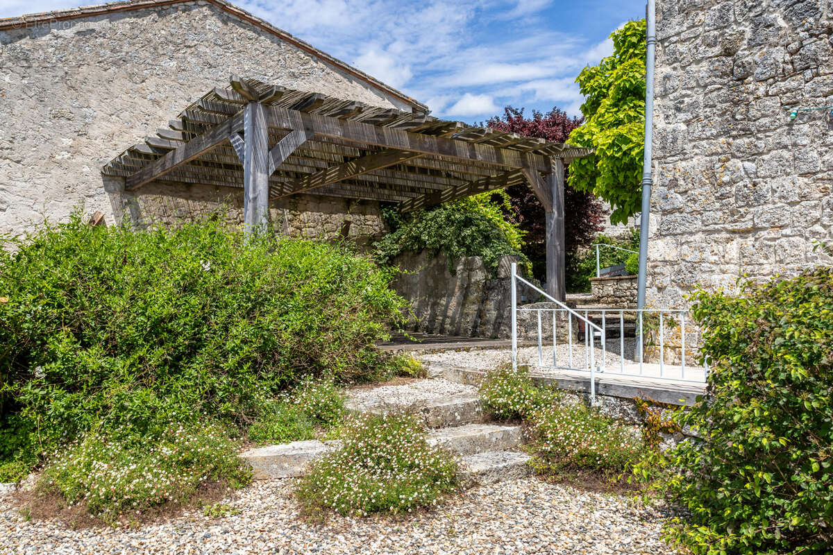 Maison à BEAUVILLE