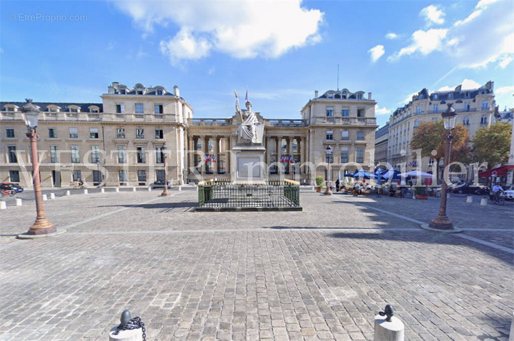 Appartement à PARIS-7E