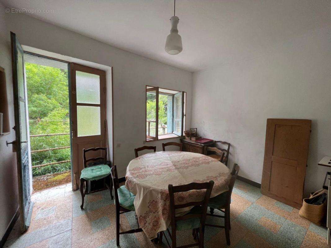 Maison à VERRERIES-DE-MOUSSANS