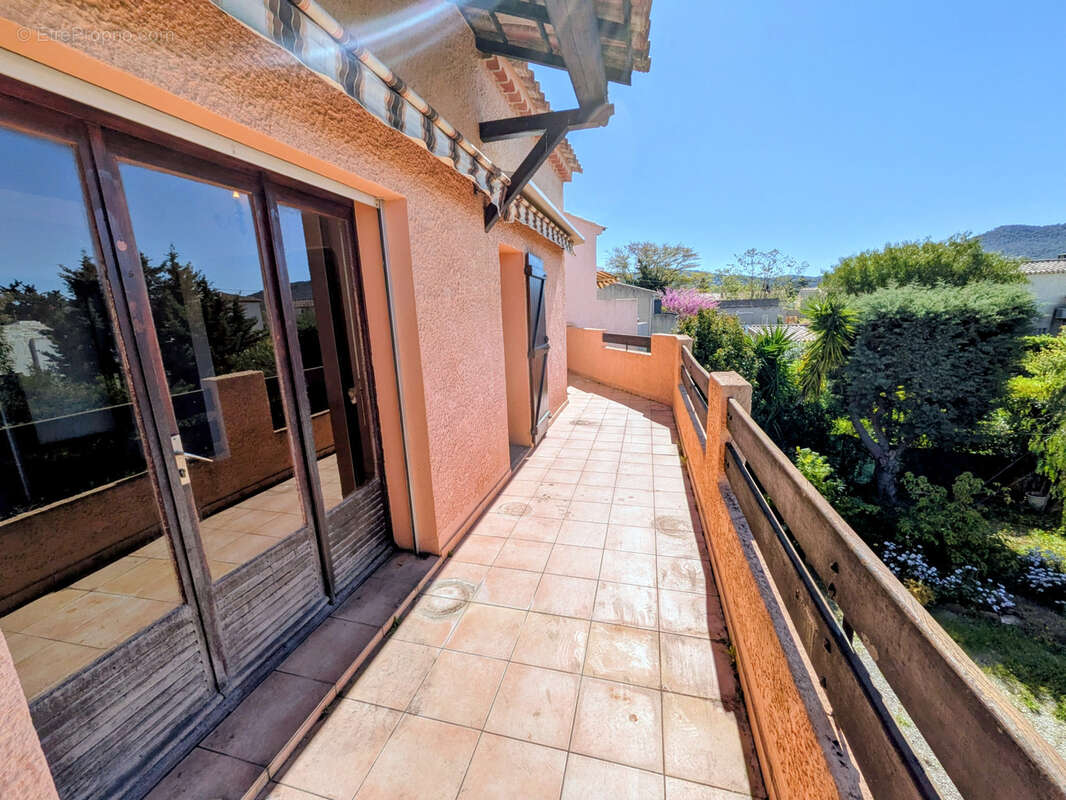 Appartement à SAINT-CYR-SUR-MER