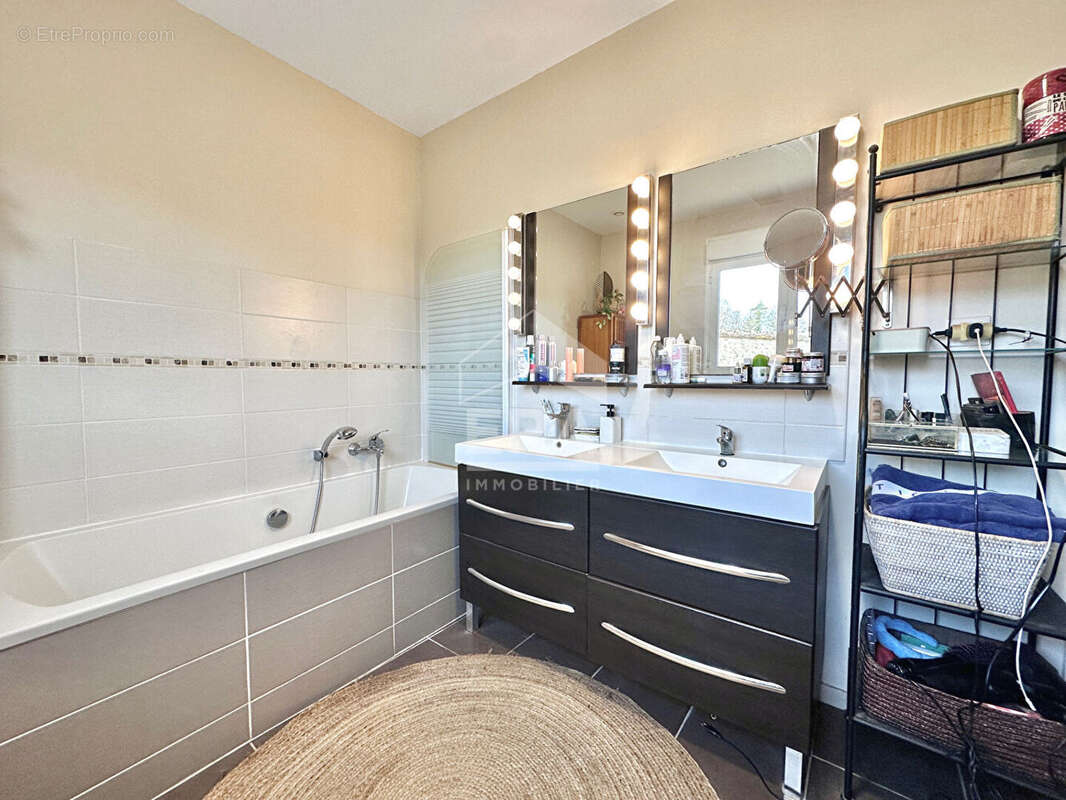 Maison à NANTEAU-SUR-LUNAIN