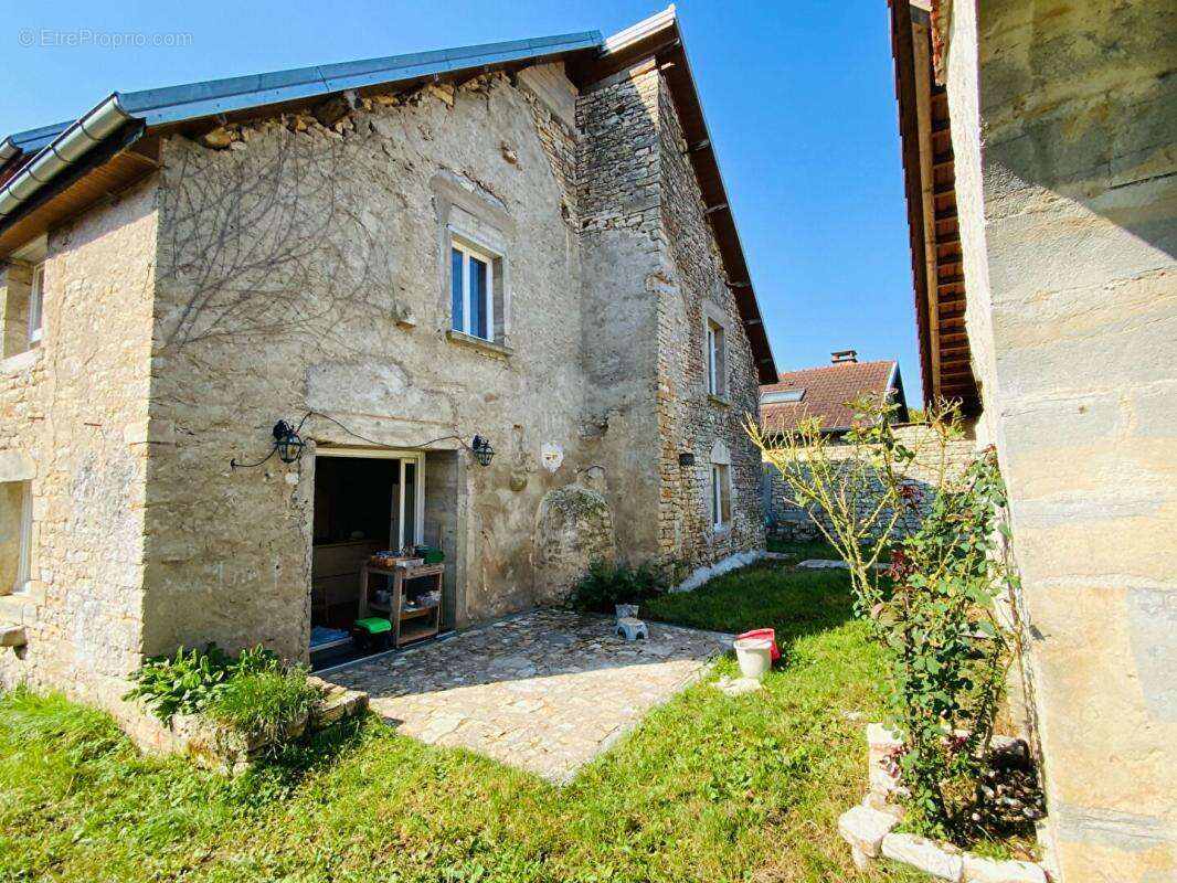 Maison à RIOZ