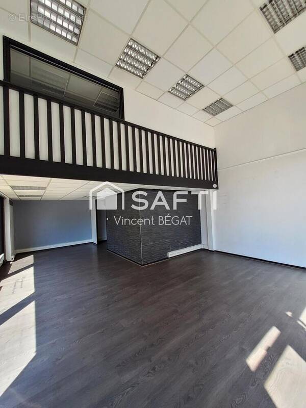 Photo 1 - Commerce à MONTEREAU-FAULT-YONNE