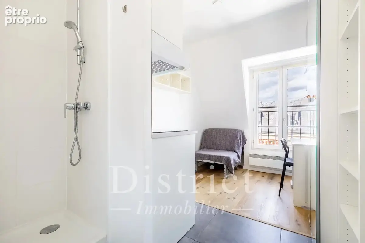 Exclusivité. Courcelles/Wagram. Chambre de service 9.05m². Ascenseur - photo 2