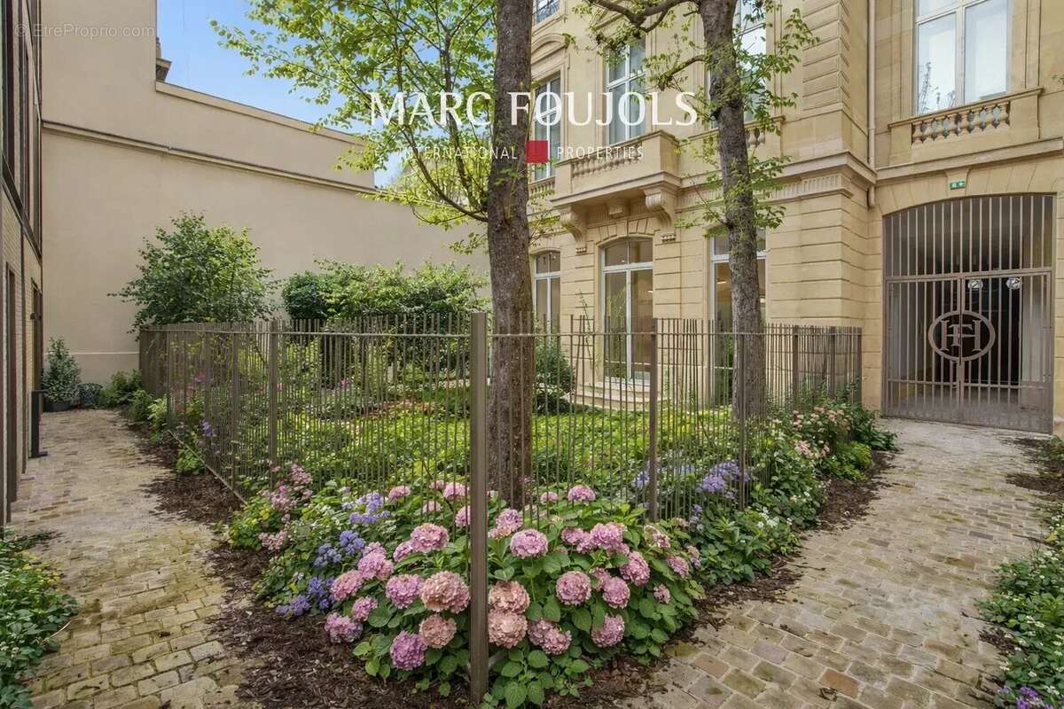 Appartement à PARIS-8E