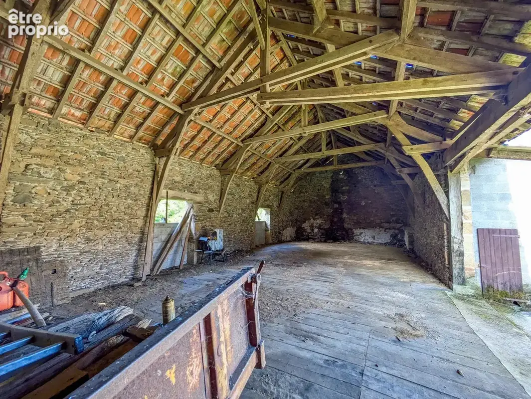 Un joyau rural — ferme, appartement, granges et 1,6 hectare. - photo 13