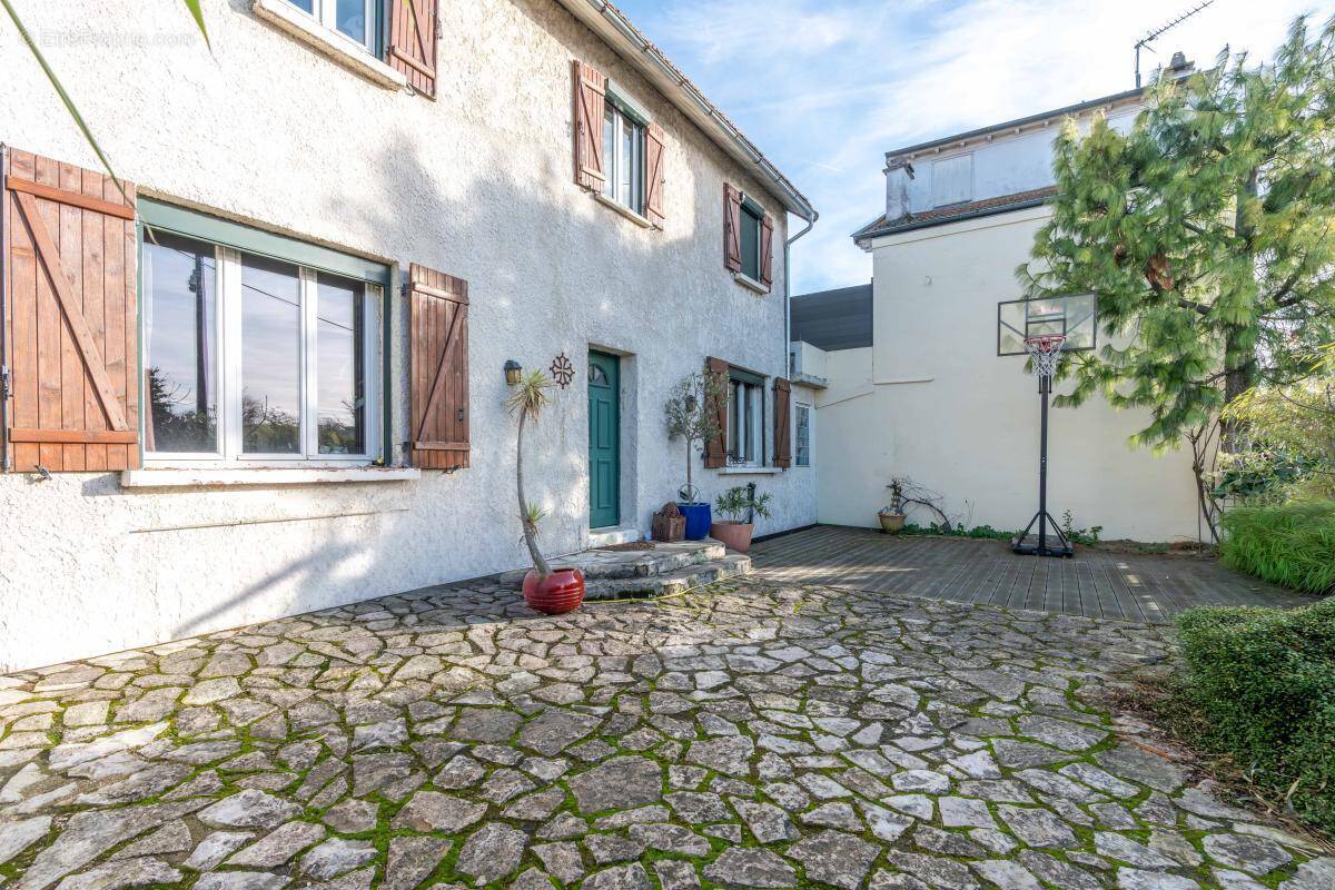 Maison à SAINT-MAUR-DES-FOSSES
