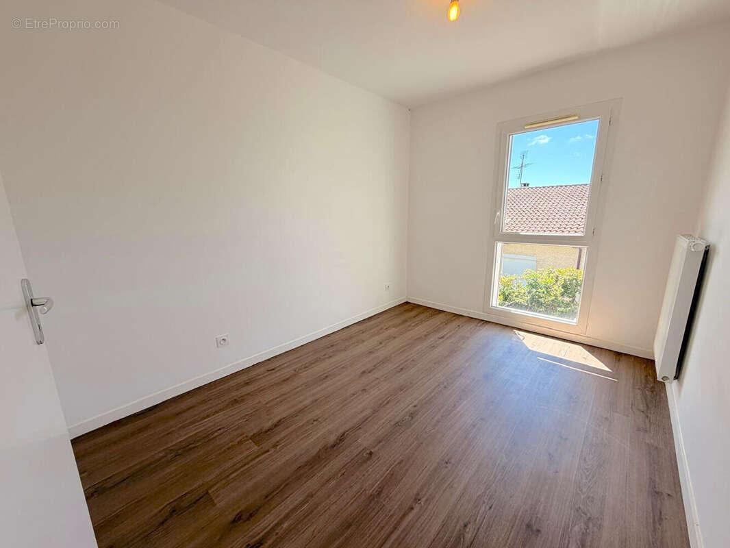 Maison T5 en duplex avec garage et jardinet à vendre à Gujan-Mestras - photo 7