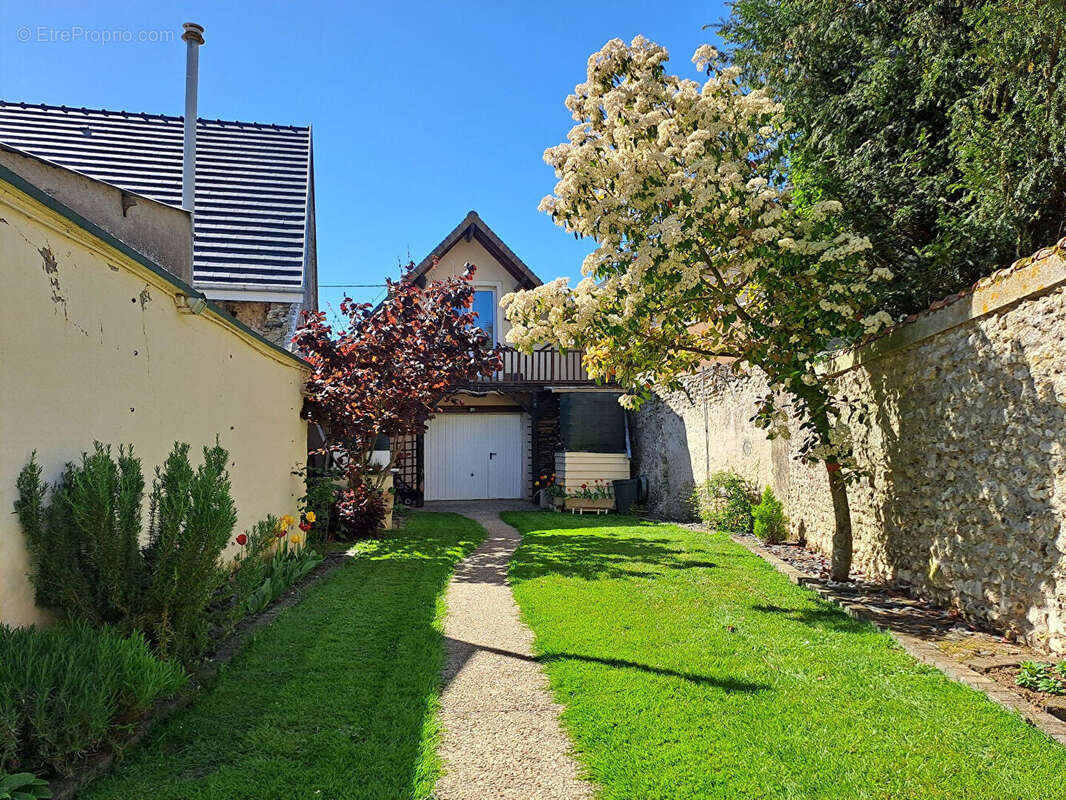 Maison à AUNEAU