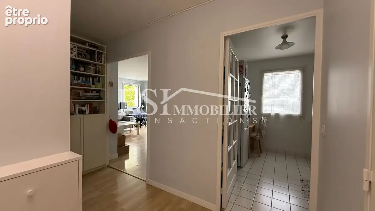 F3 proche commodités en dernier étage avec balcon et box. - photo 2