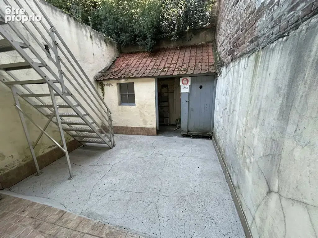 Centre ville, proche des commodités, immeuble de rapport divisé en trois logements!! - photo 13