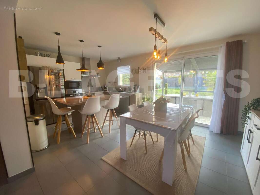 WhatsApp Image 2025-10-14 à 17 - Maison à LA SUZE-SUR-SARTHE