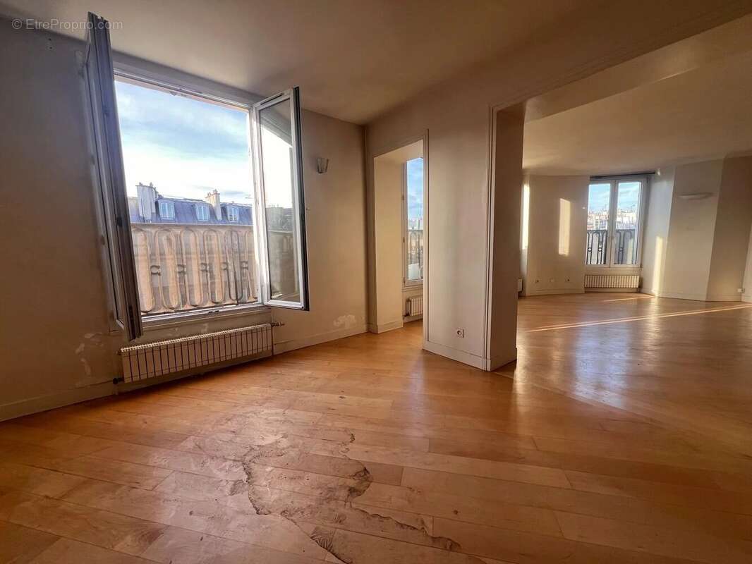 Appartement à PARIS-1E