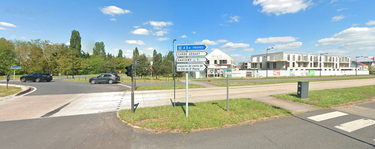 Parking à SAINT-PIERRE-DU-PERRAY