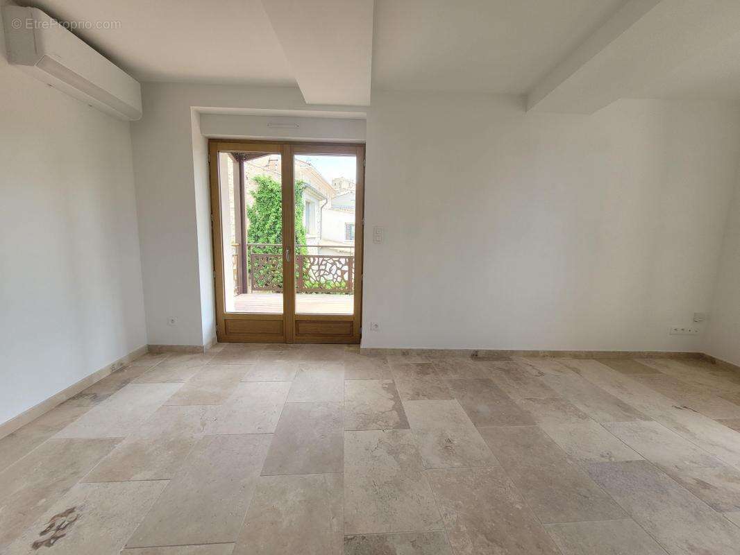 Appartement à GREOUX-LES-BAINS