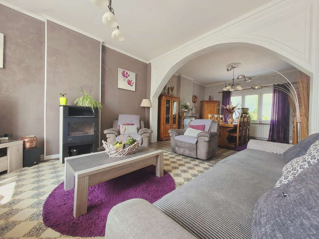 Maison à AVESNES-SUR-HELPE