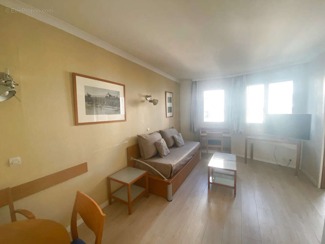 Appartement à COURBEVOIE