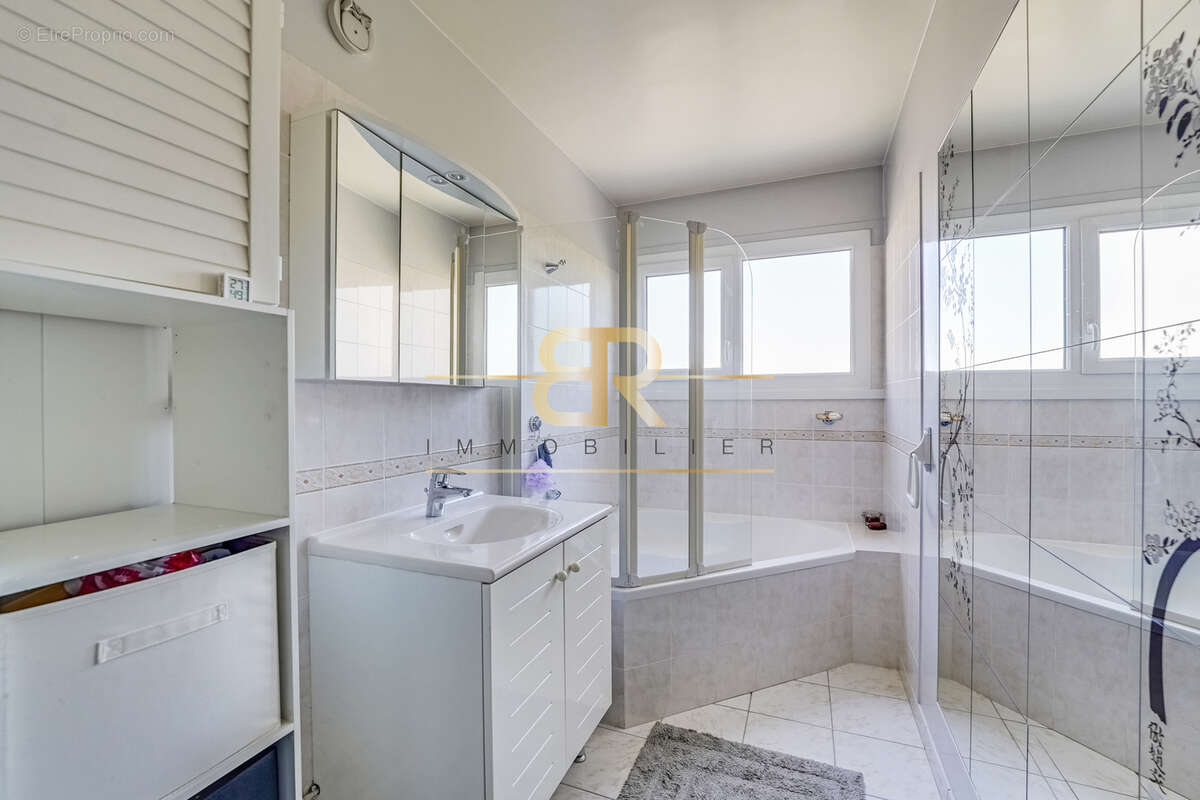 Appartement à AUBERVILLIERS