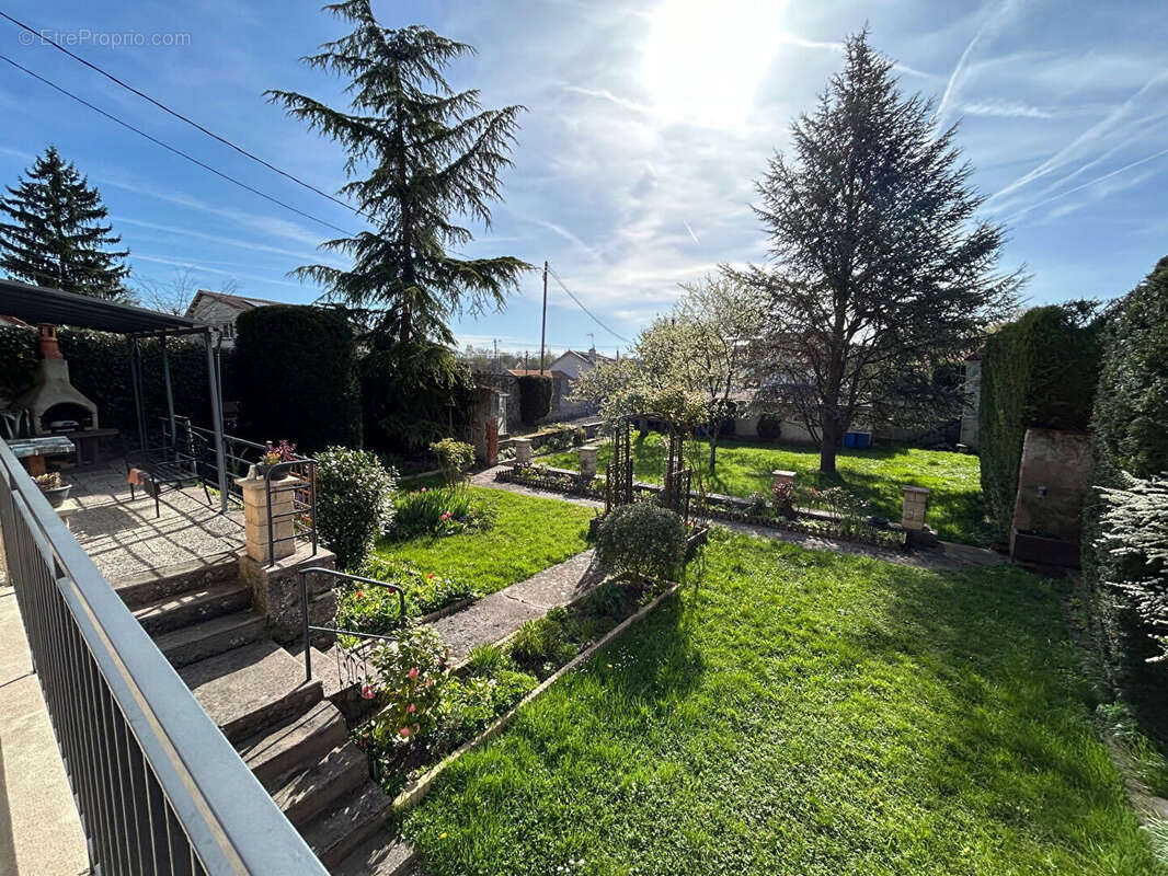 Maison à CHARMES