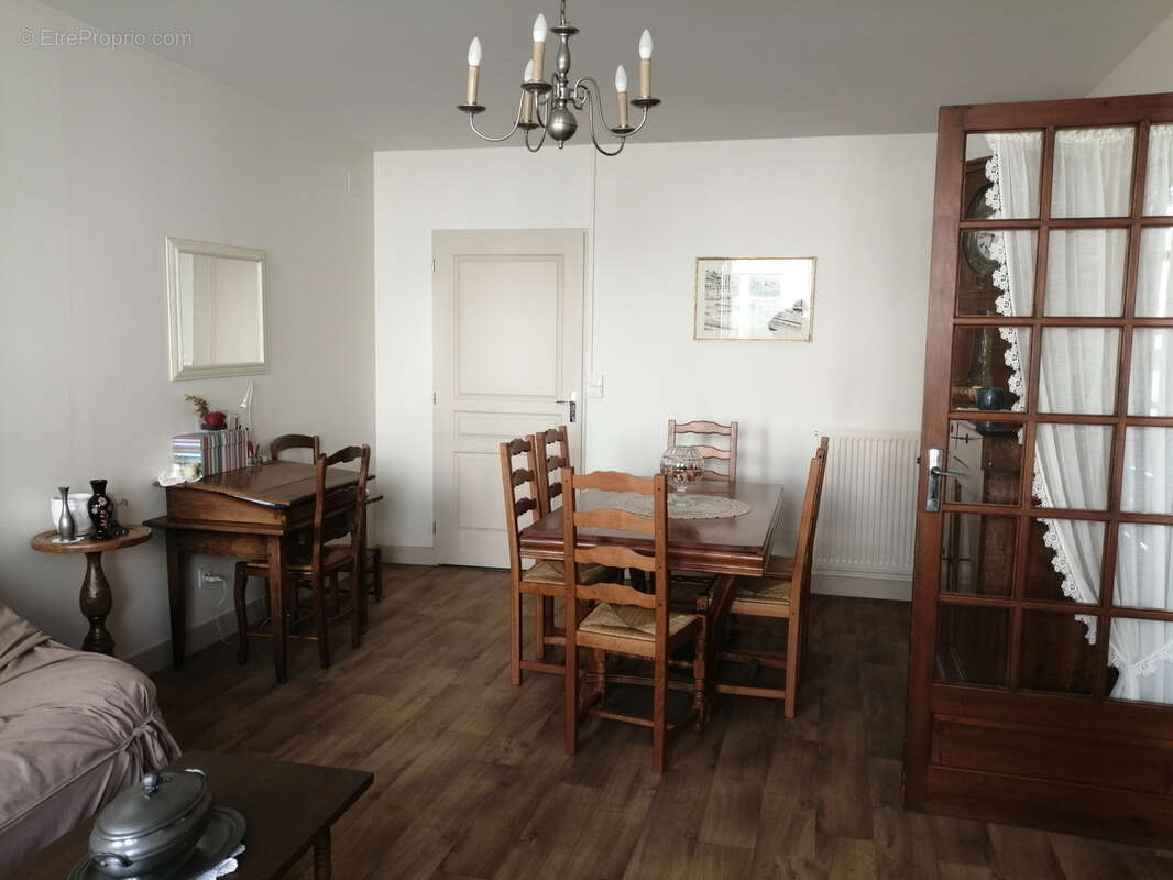 Maison à LA ROCHEBEAUCOURT-ET-ARGENTINE