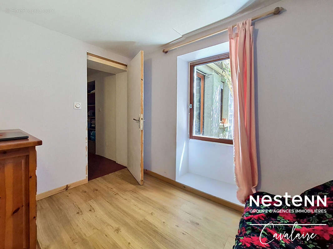 Maison individuelle d'environ 94 m² sur un terrain de 242 m², 4 pièces, au calme, accès à pied aux plages, port et commerces - photo 13